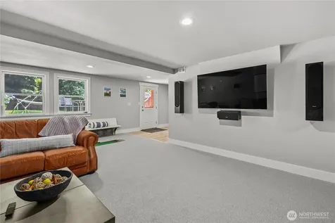 18443 Ballinger Way NE Lake Forest Park WA 98155