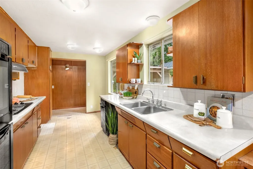 902 N 149th Street Shoreline WA 98133