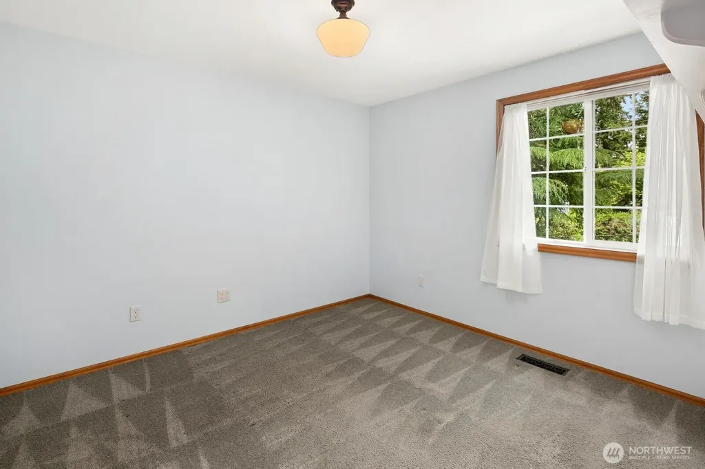 7825 NE 140th Place Kirkland WA 98034