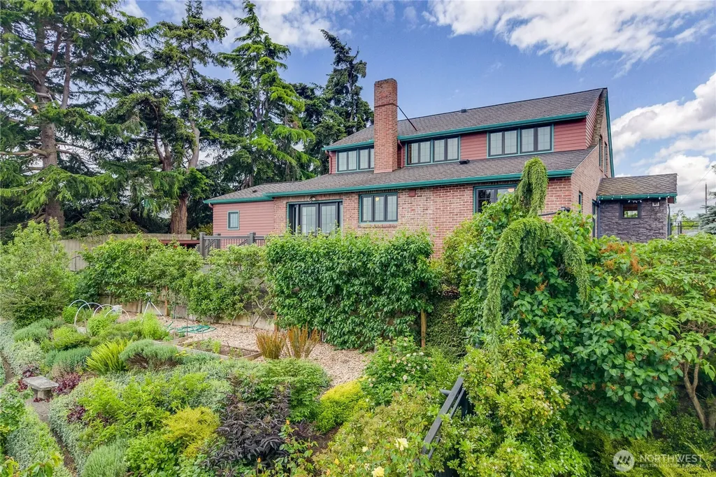 1223 Garfield Port Townsend WA 98368