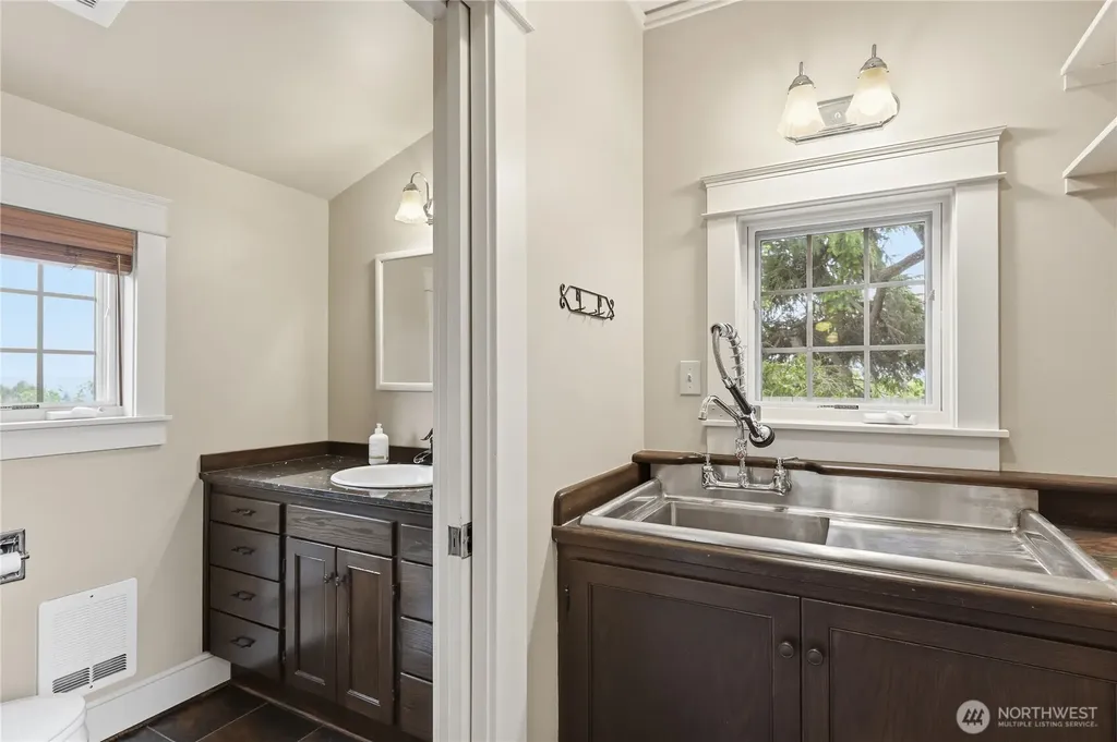 1223 Garfield Port Townsend WA 98368
