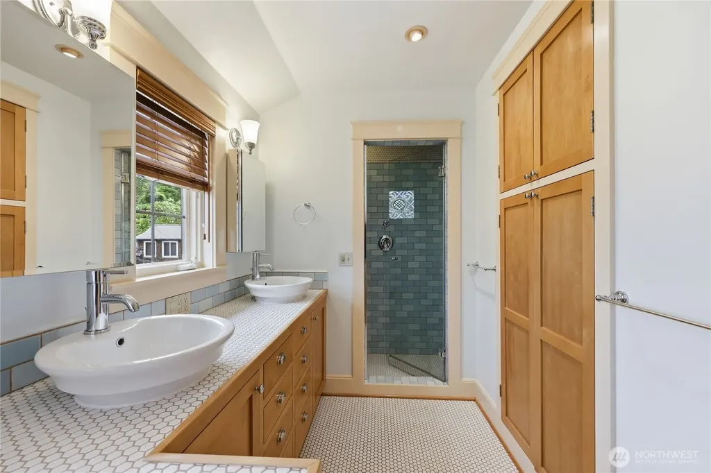 1223 Garfield Port Townsend WA 98368