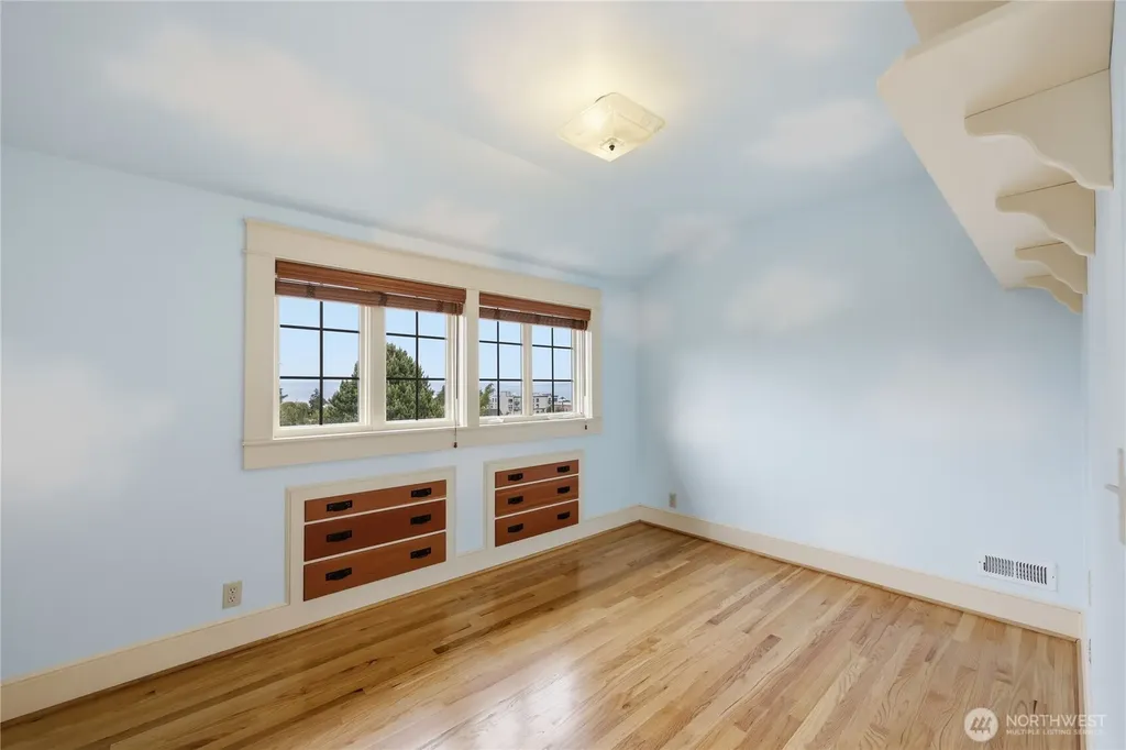 1223 Garfield Port Townsend WA 98368