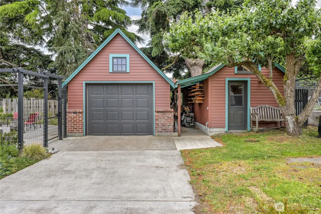 1223 Garfield Port Townsend WA 98368