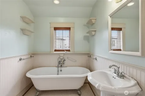 1223 Garfield Port Townsend WA 98368
