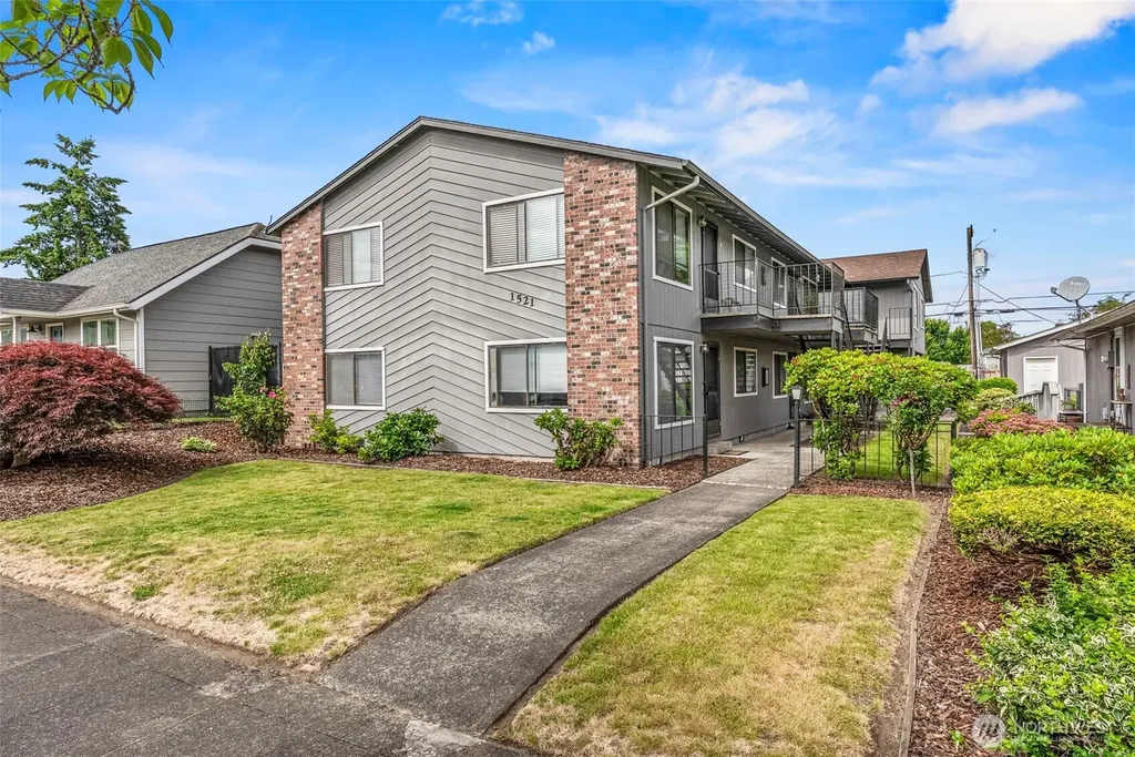1521 9th Avenue Longview WA 98632