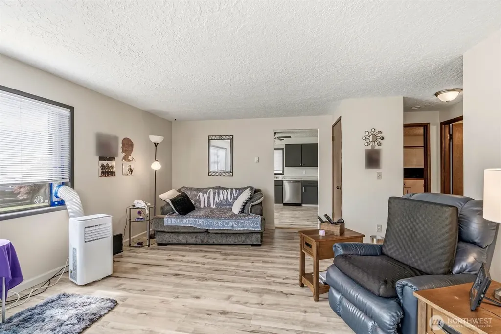 1521 9th Avenue Longview WA 98632