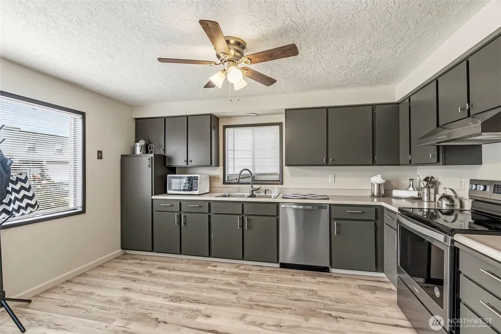 1521 9th Avenue Longview WA 98632