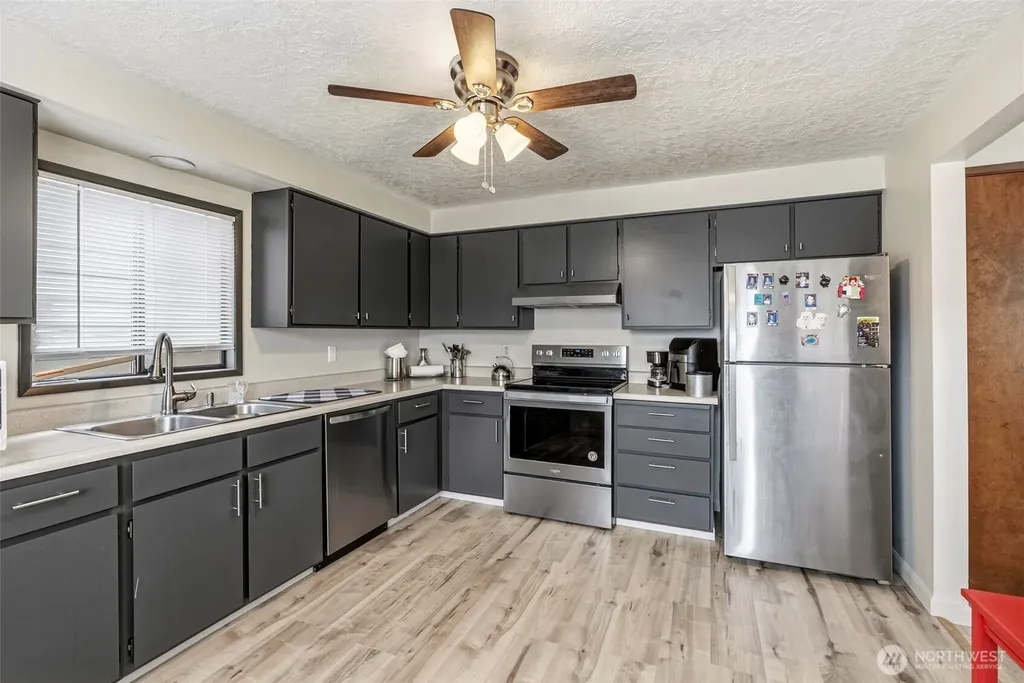 1521 9th Avenue Longview WA 98632