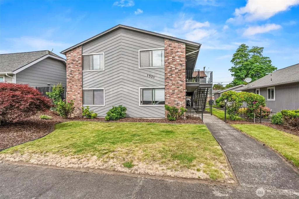 1521 9th Avenue Longview WA 98632