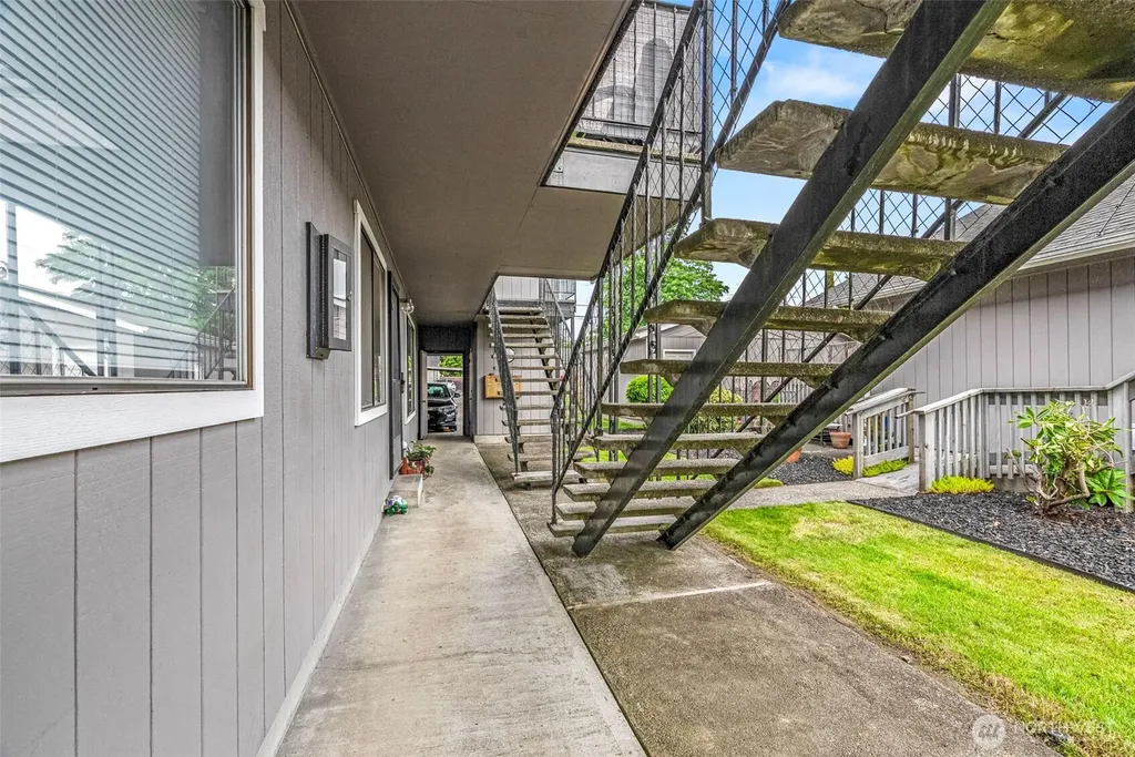 1521 9th Avenue Longview WA 98632