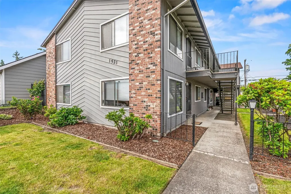 1521 9th Avenue Longview WA 98632
