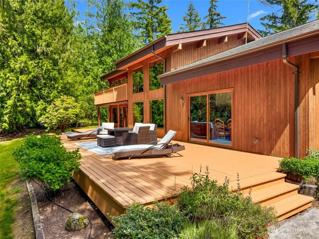 27019 SE 384th Street Enumclaw WA 98022