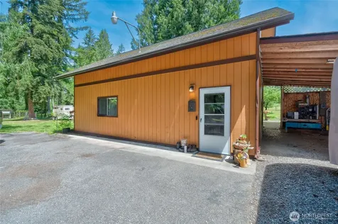 27019 SE 384th Street Enumclaw WA 98022