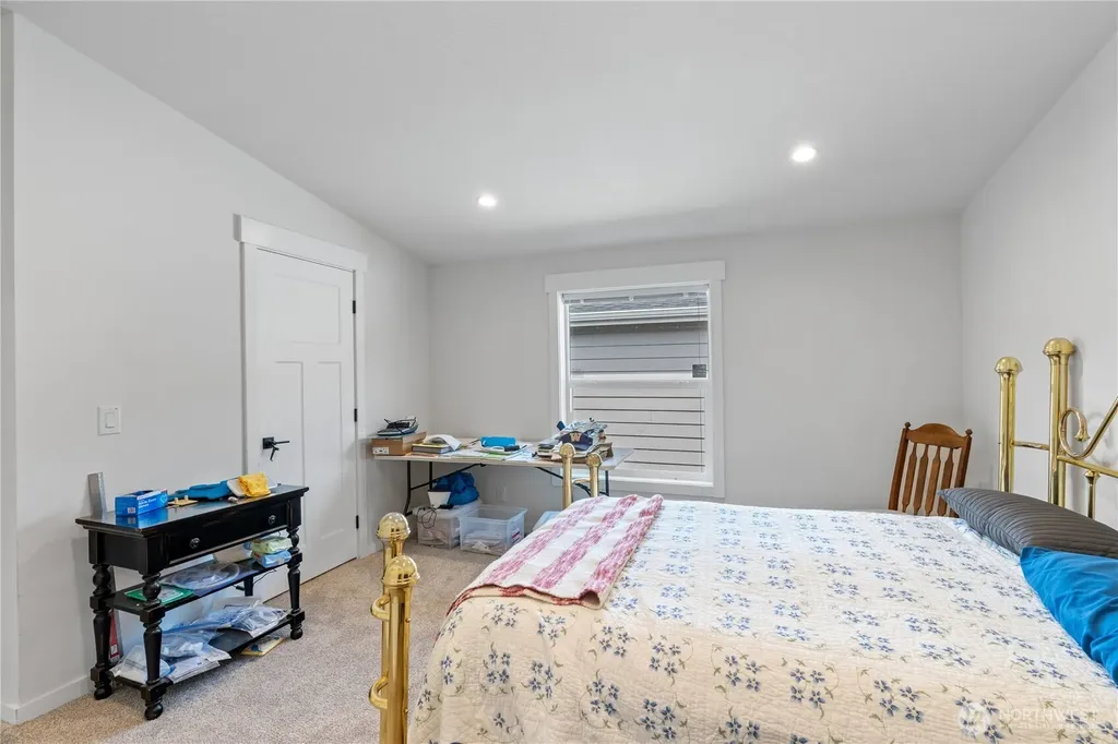 1019 Stanford Drive Cosmopolis WA 98537