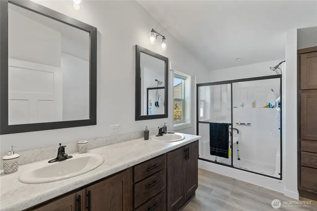 1019 Stanford Drive Cosmopolis WA 98537