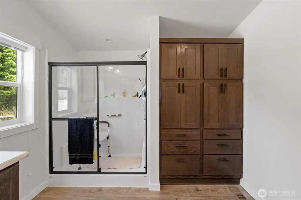 1019 Stanford Drive Cosmopolis WA 98537