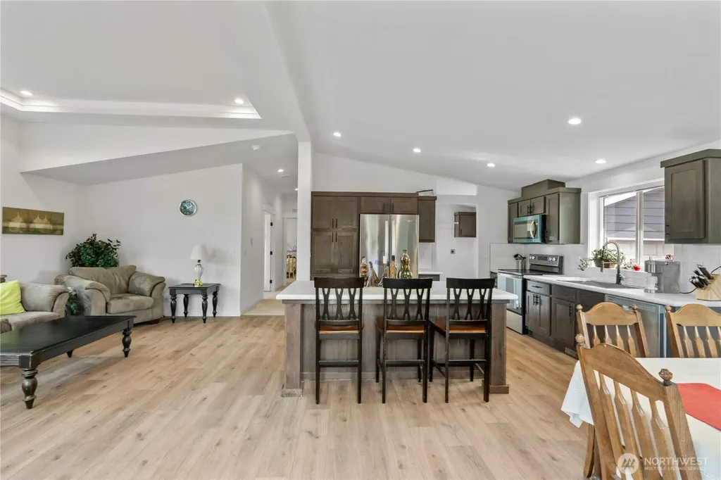 1019 Stanford Drive Cosmopolis WA 98537