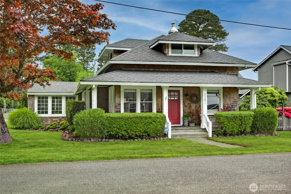 1101 35th Street Seaview WA 98644