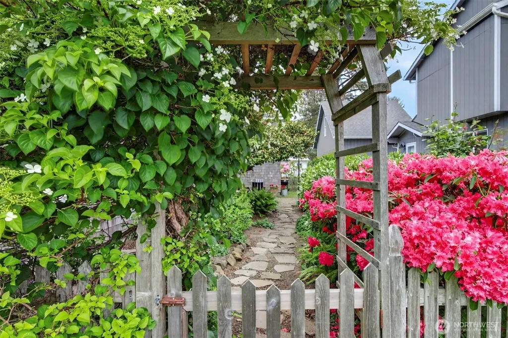 1101 35th Street Seaview WA 98644