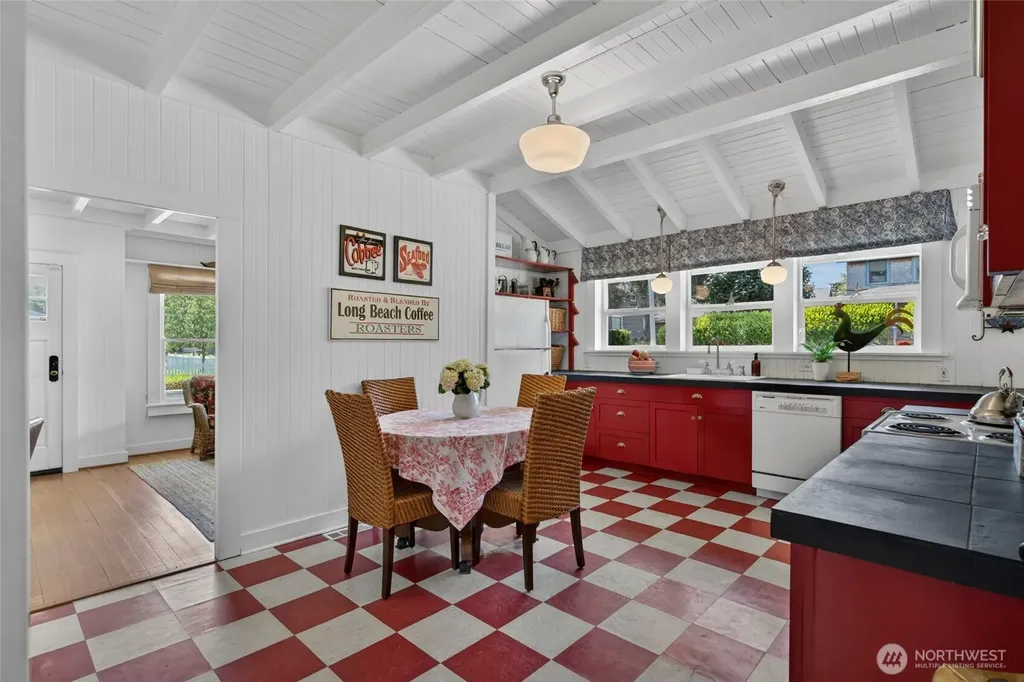 1101 35th Street Seaview WA 98644