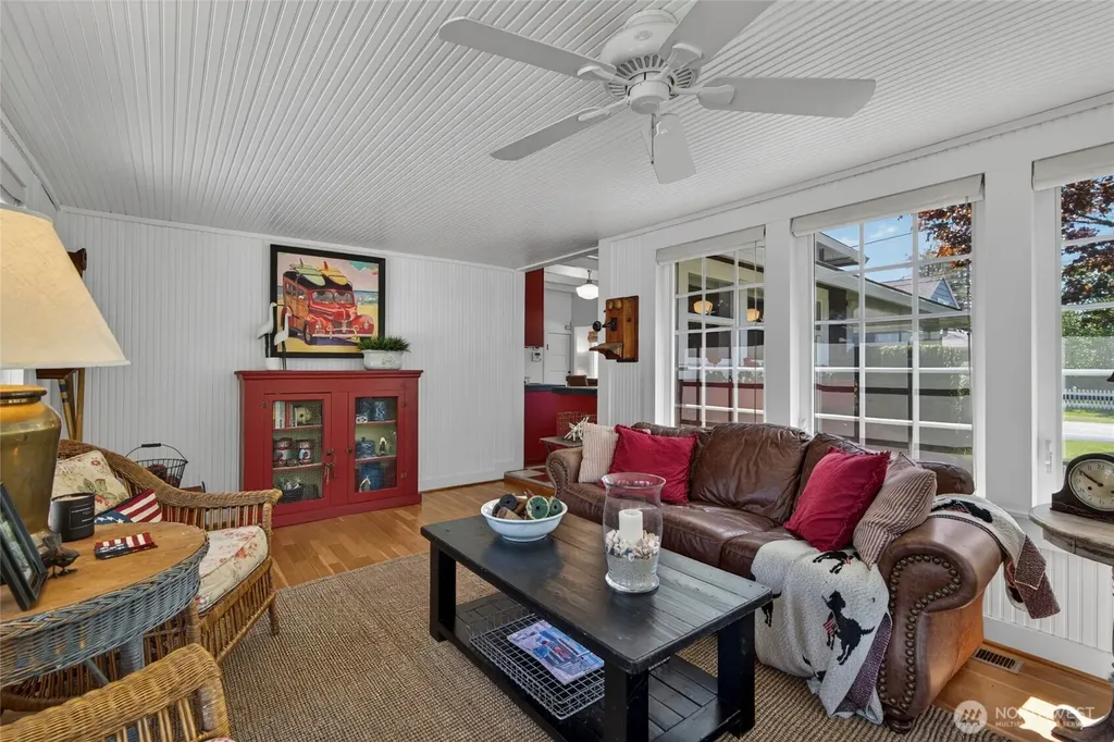 1101 35th Street Seaview WA 98644