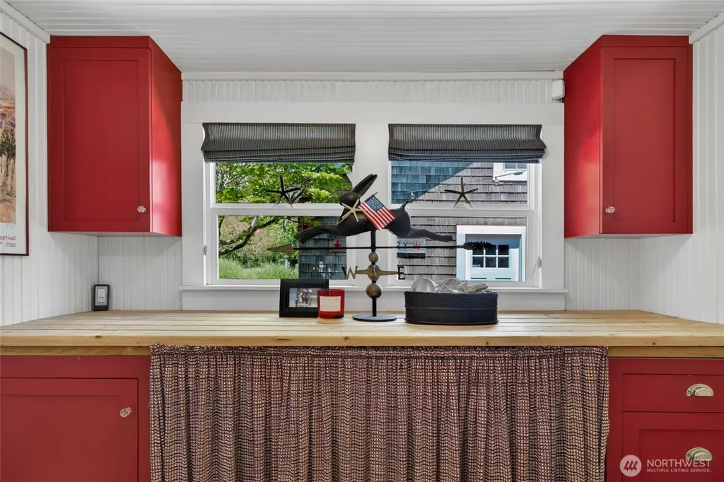 1101 35th Street Seaview WA 98644
