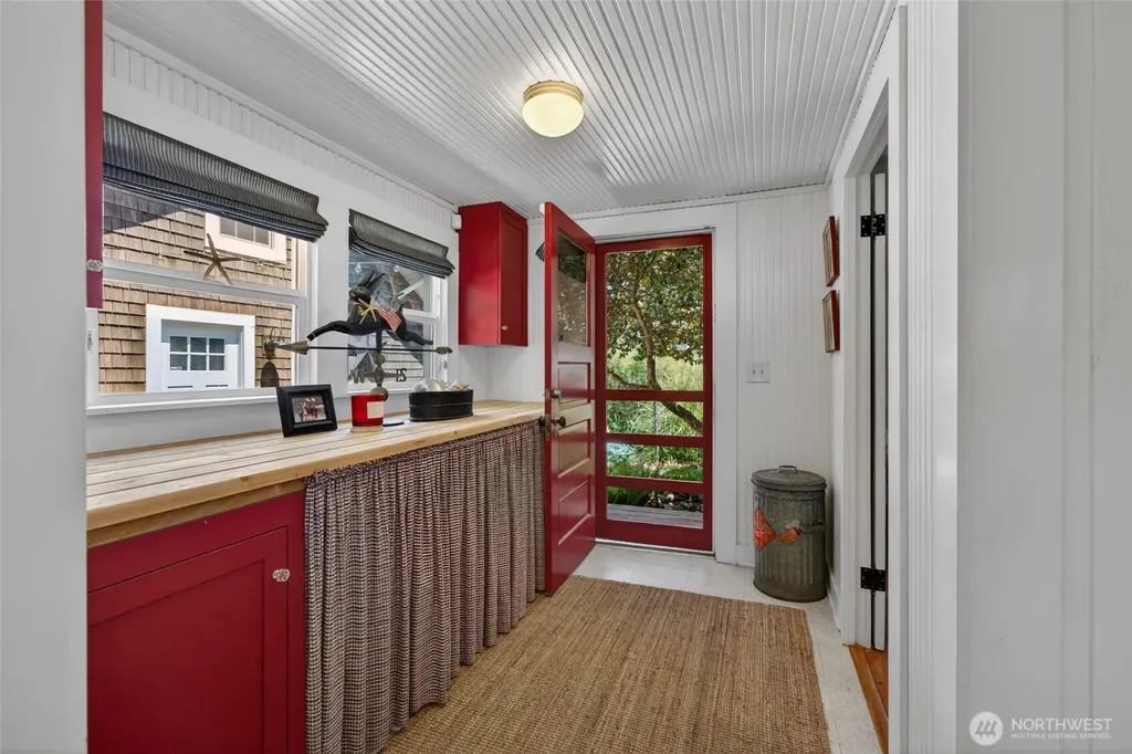 1101 35th Street Seaview WA 98644