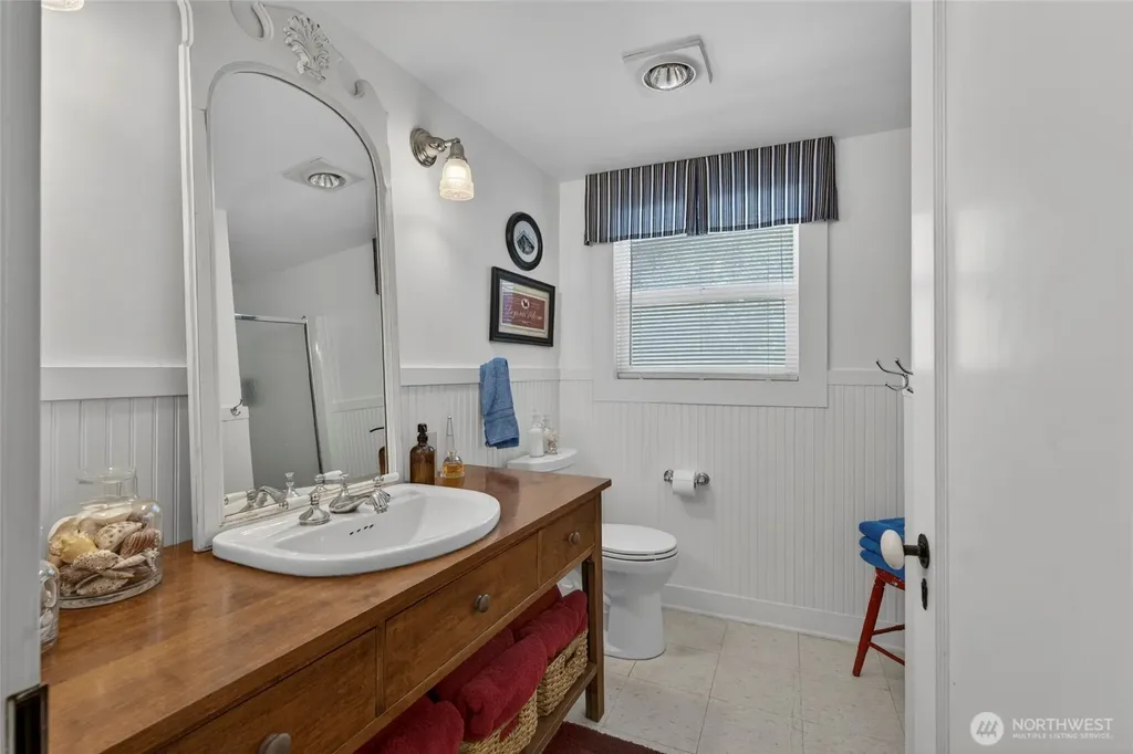 1101 35th Street Seaview WA 98644