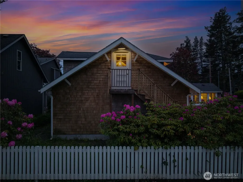 1101 35th Street Seaview WA 98644