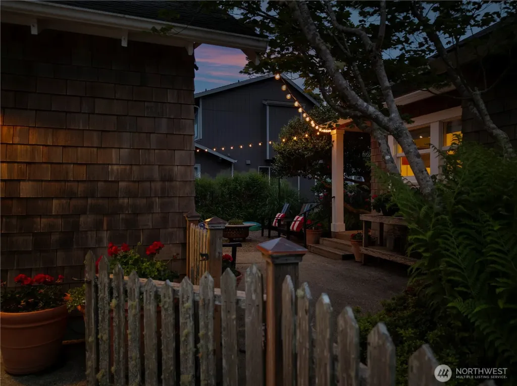 1101 35th Street Seaview WA 98644