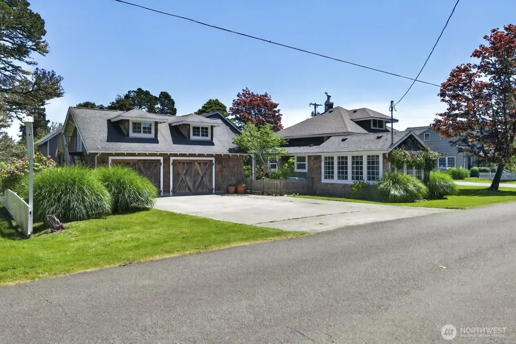 1101 35th Street Seaview WA 98644