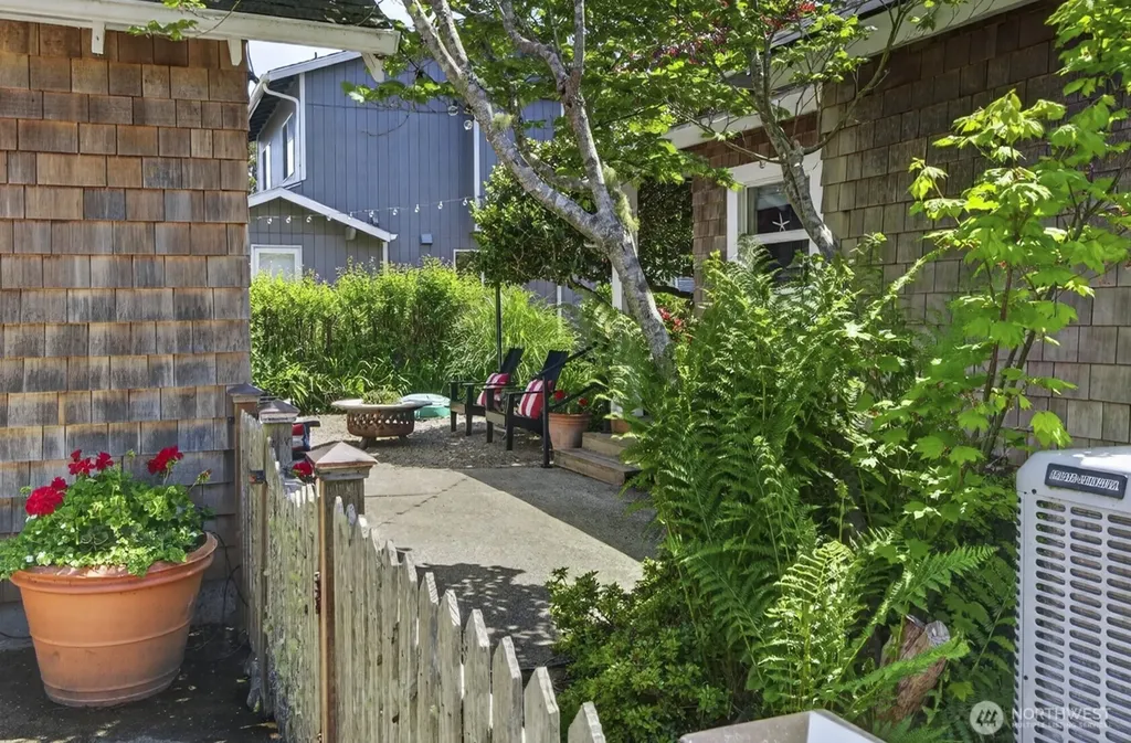 1101 35th Street Seaview WA 98644