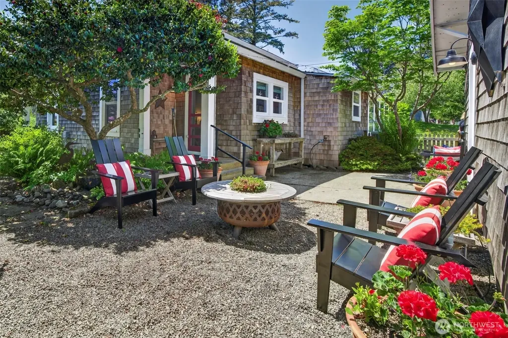 1101 35th Street Seaview WA 98644