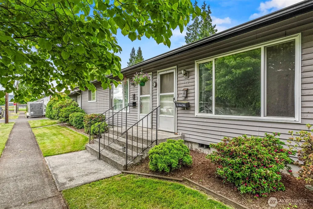 733 Delaware Street Longview WA 98632
