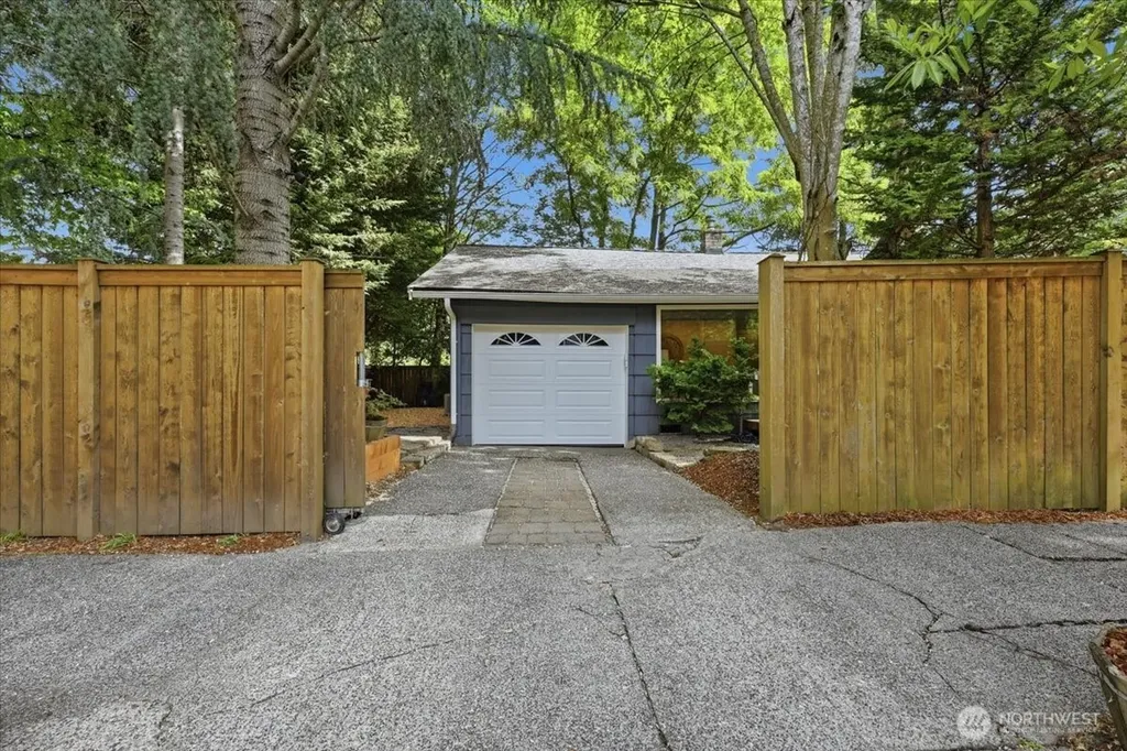 2804 E Howell Street Seattle WA 98122