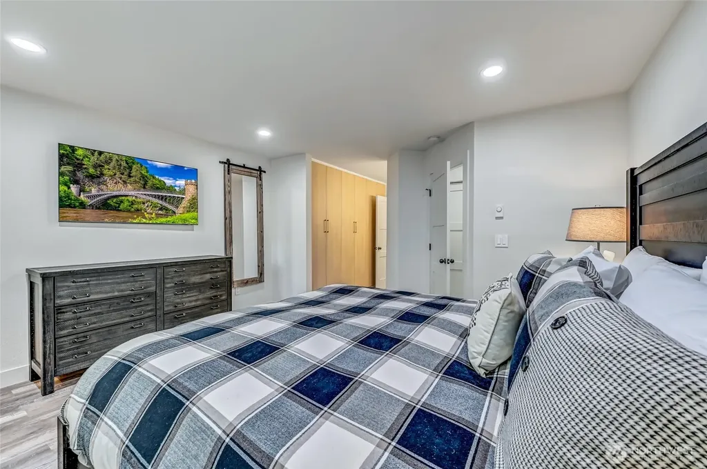 1336 Bellevue Way NE Bellevue WA 98004