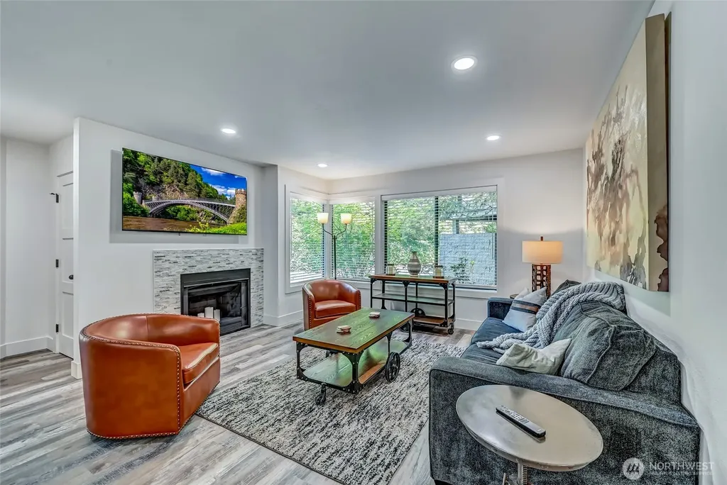1336 Bellevue Way NE Bellevue WA 98004