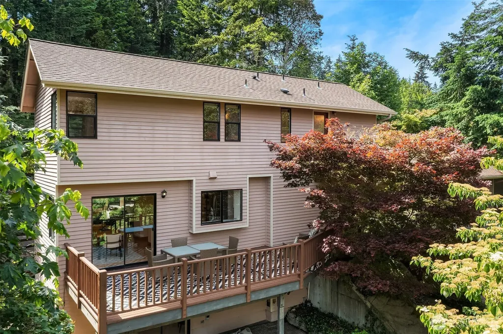 22808 105th Avenue SW Vashon WA 98070