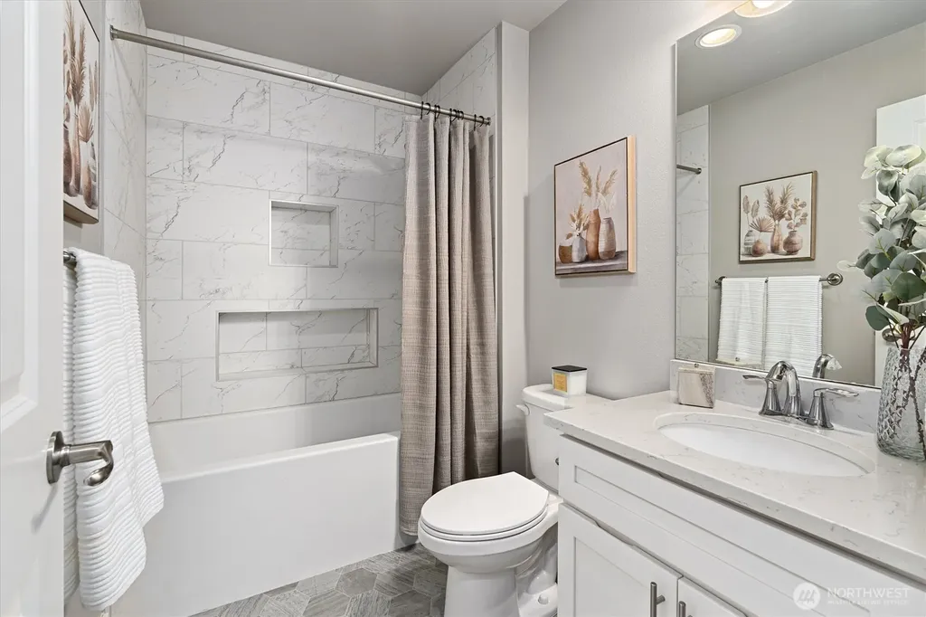 18774 E Edmunds Court E Bonney Lake WA 98391