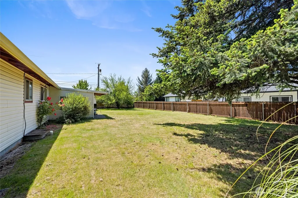 17916 40th Avenue E Tacoma WA 98446