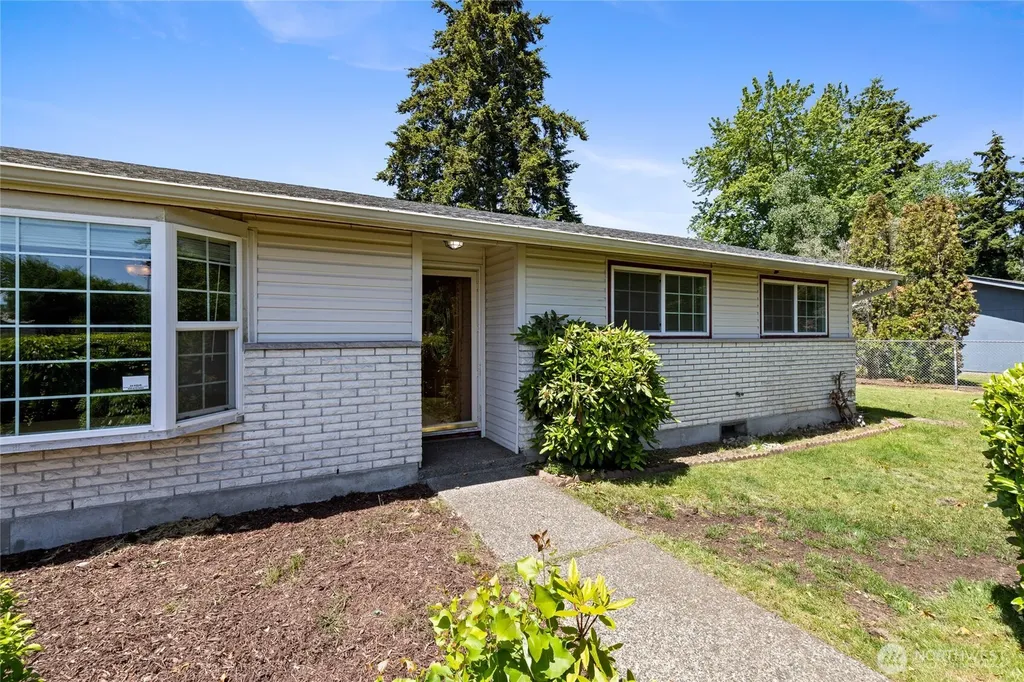 17916 40th Avenue E Tacoma WA 98446
