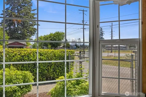 17916 40th Avenue E Tacoma WA 98446