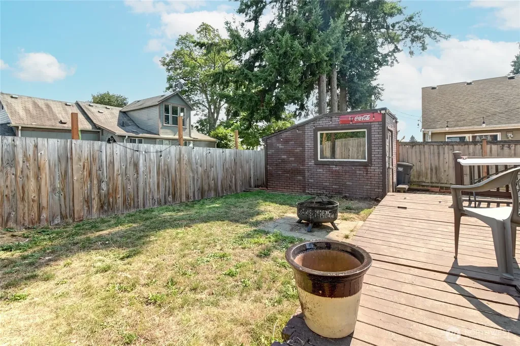 2327 Harrison Avenue Everett WA 98201