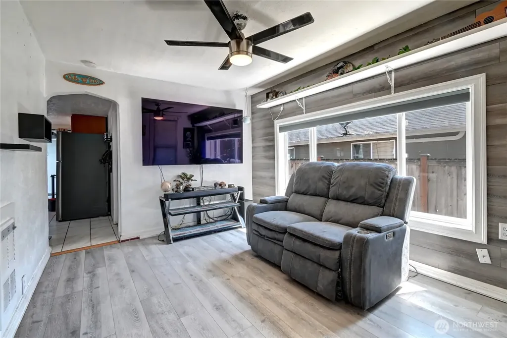 2327 Harrison Avenue Everett WA 98201