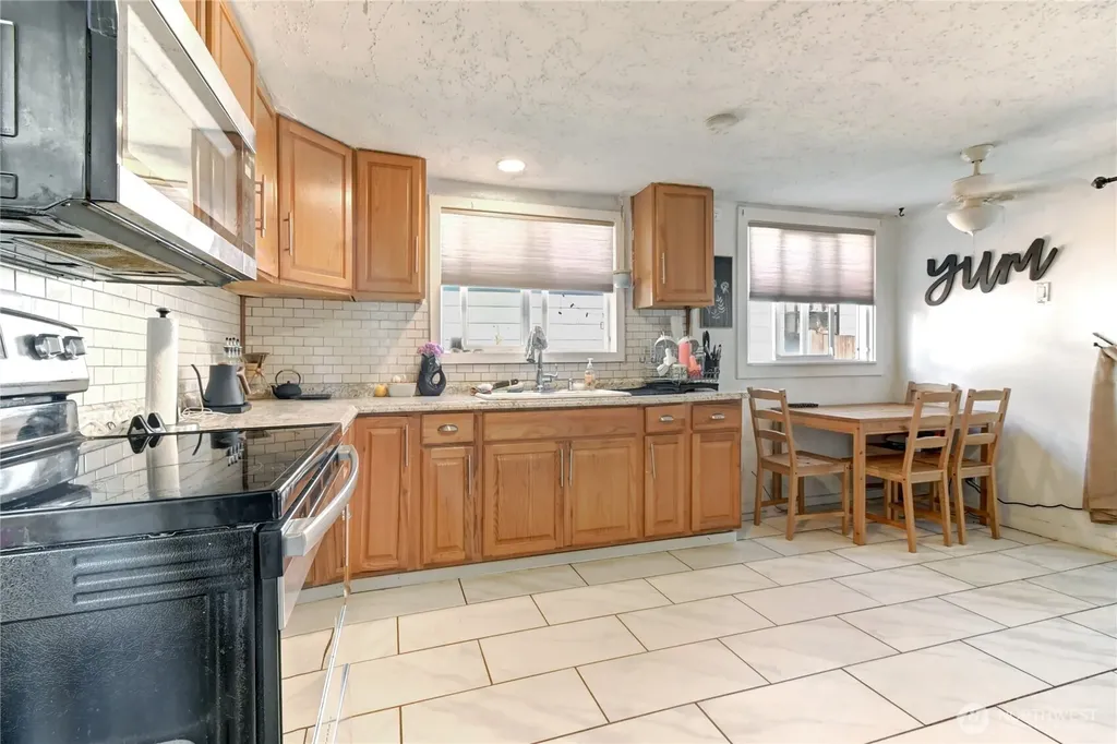 2327 Harrison Avenue Everett WA 98201