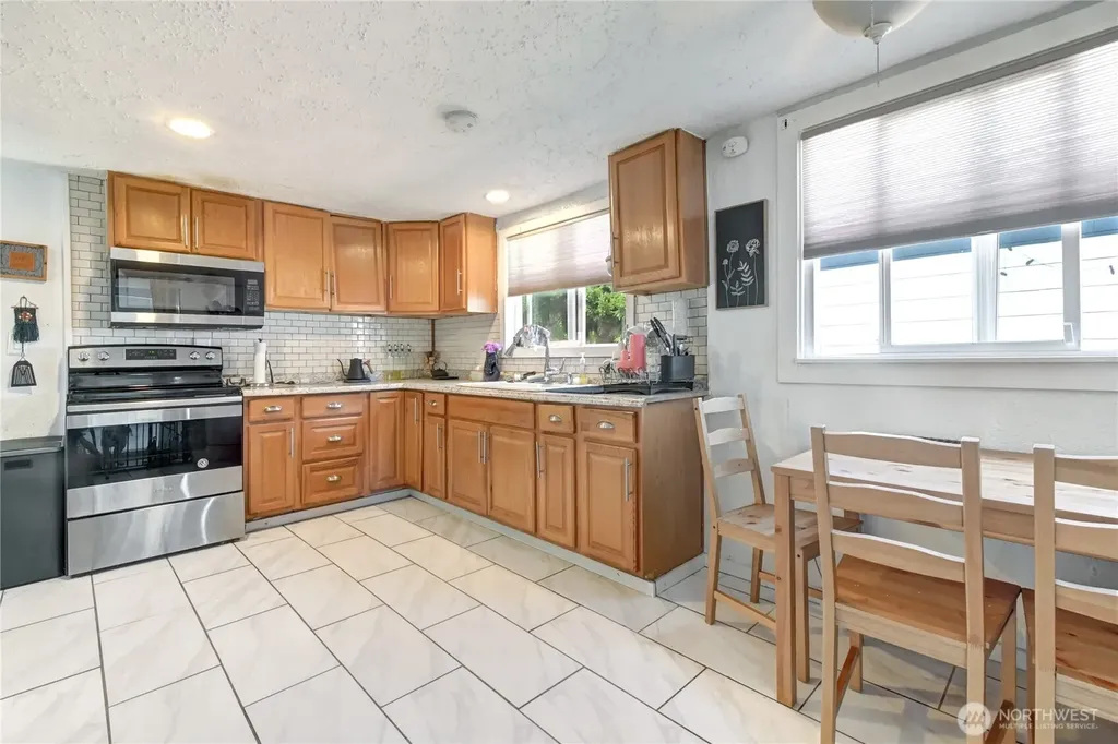 2327 Harrison Avenue Everett WA 98201