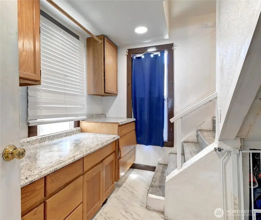 2327 Harrison Avenue Everett WA 98201