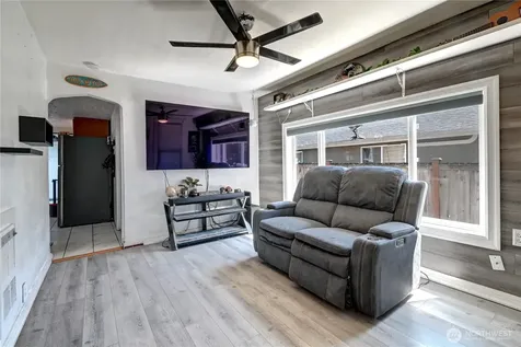 2327 Harrison Avenue Everett WA 98201