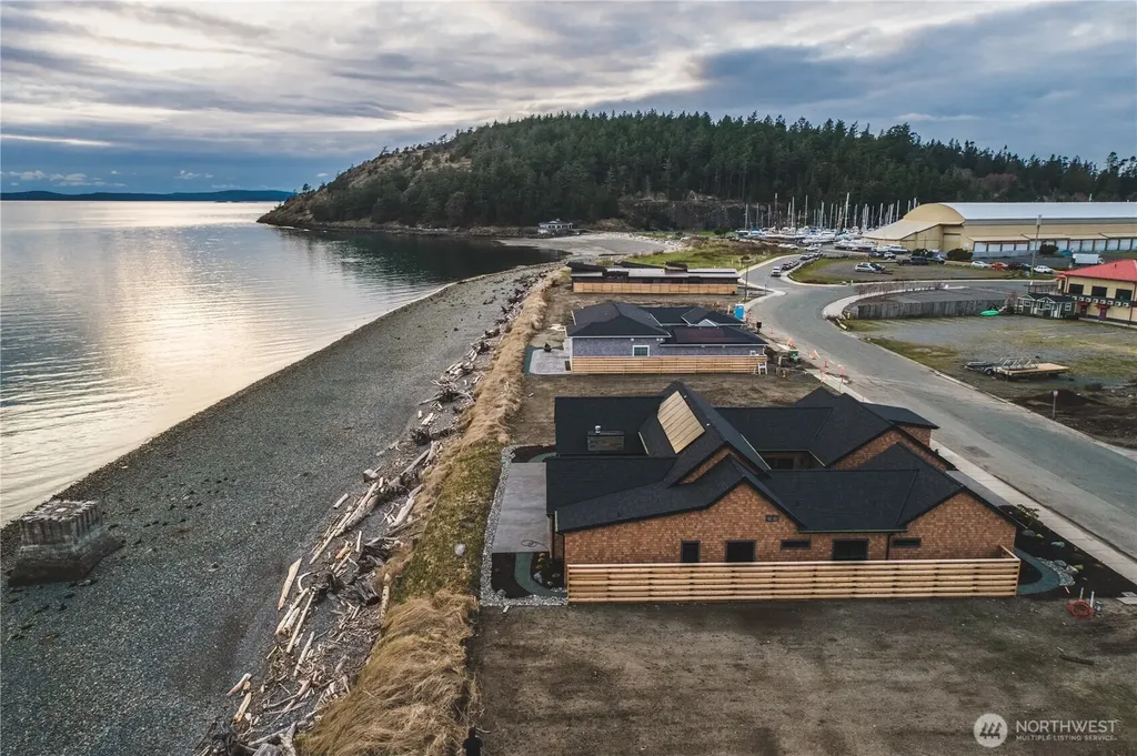 2215 Skyline Way Anacortes WA 88221